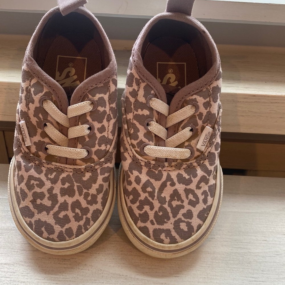 Toddler leopard print Vans sneakers. Size 6.5